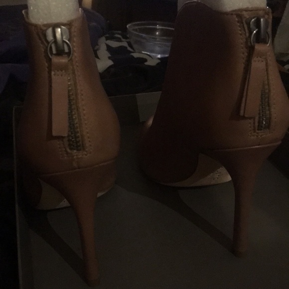 (8-1/2) Halston Heritage Shooties “Karen” in Camel - Picture 6 of 10